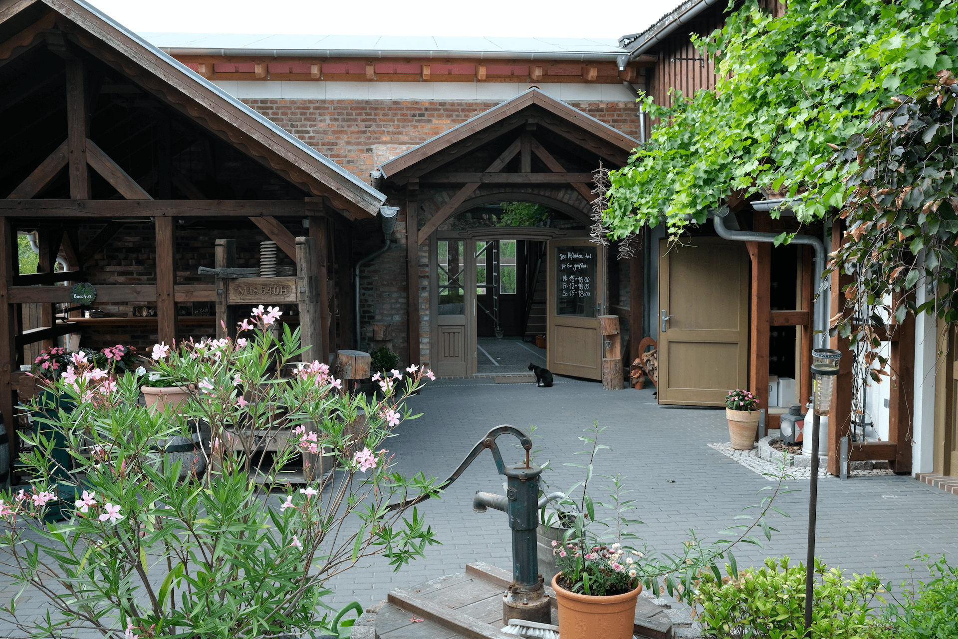 Eingang zum Hofladen des Weingut Patke